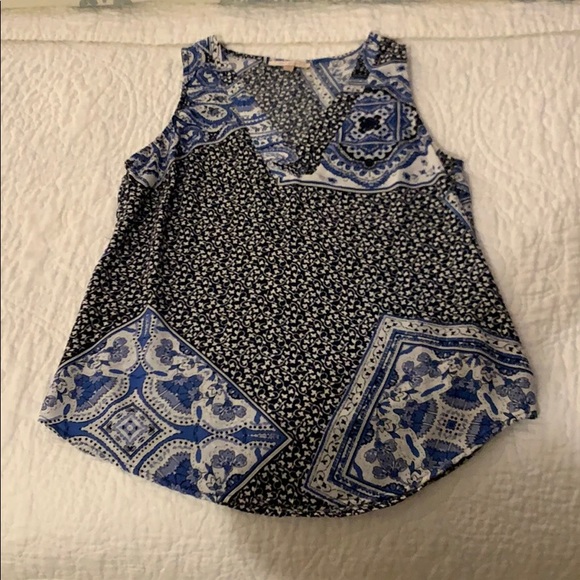 Block Pattern Boho V Neck Tank. - Picture 1 of 3